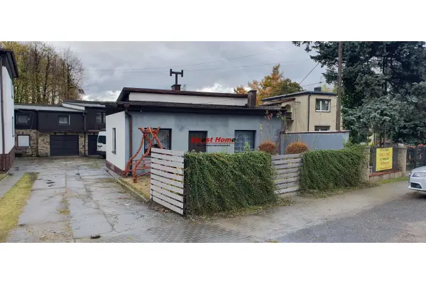 rybnicki, Czerwionka-Leszczyny, Stanowice, Budynek usługowo - handlowy przy głównej drodze.