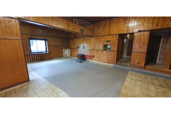 rybnicki, Czerwionka-Leszczyny, Stanowice, Budynek usługowo - handlowy przy głównej drodze.
