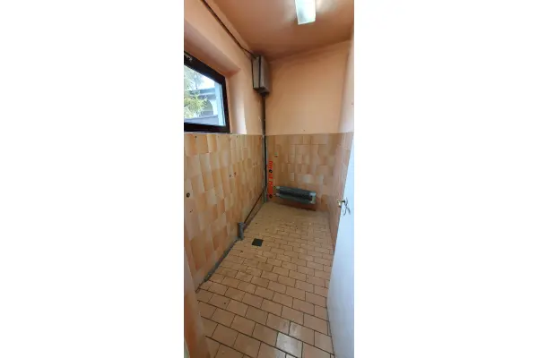 rybnicki, Czerwionka-Leszczyny, Stanowice, Budynek usługowo - handlowy przy głównej drodze.