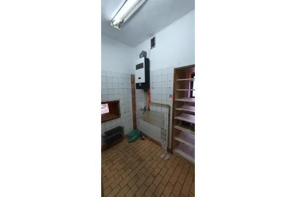 rybnicki, Czerwionka-Leszczyny, Stanowice, Budynek usługowo - handlowy przy głównej drodze.